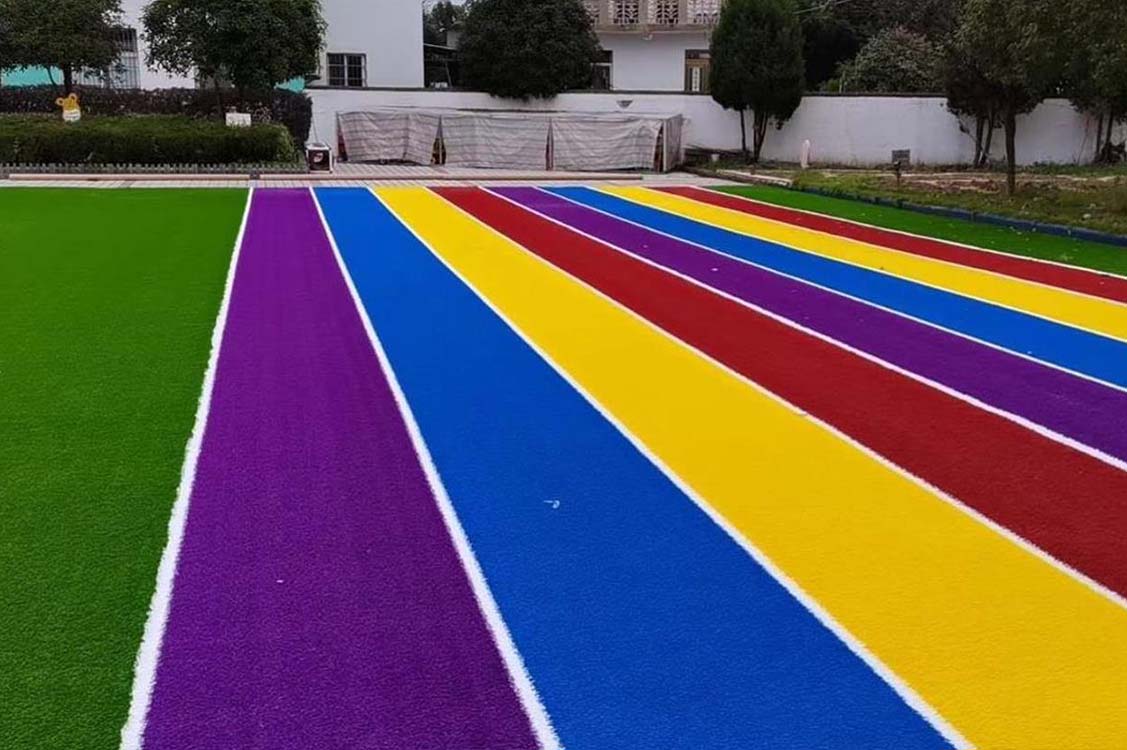 Playground colorido para a escola júnior